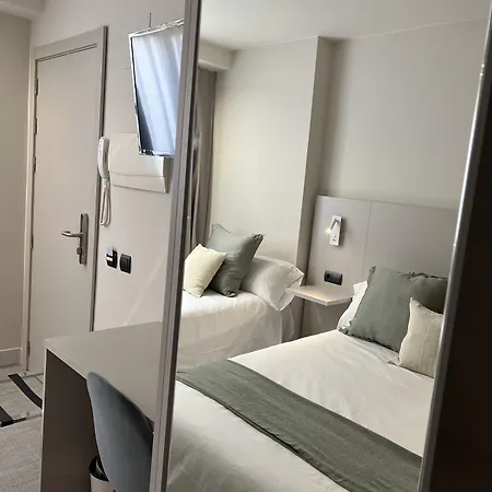 Az San Valero Hotel 2*