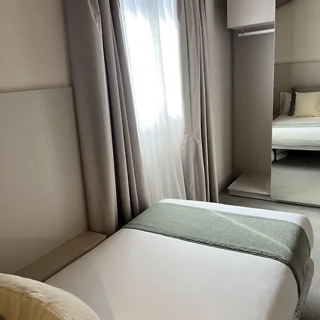 Hotel Az San Valero 2*