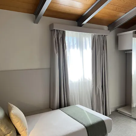 Az San Valero Hotel 2*
