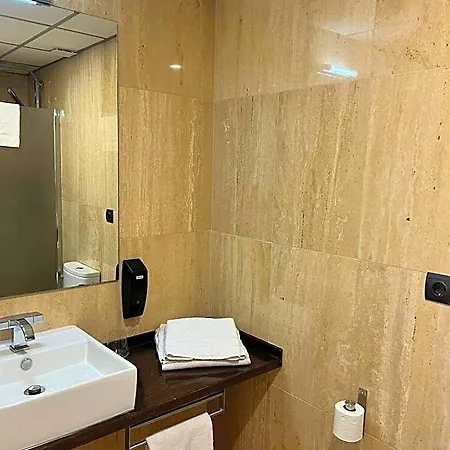 Az San Valero Hotel 2*